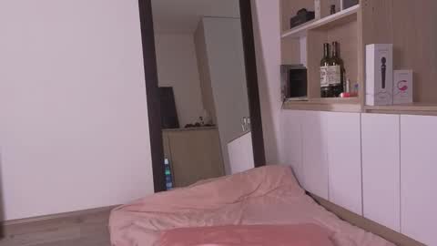 Ema online show from 11-18-25, 02:43