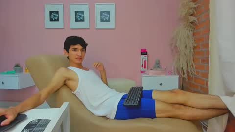 peach tyron online show from 12-19-24, 06:34