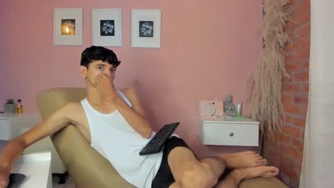 peach tyron online show from 12-28-24, 07:33