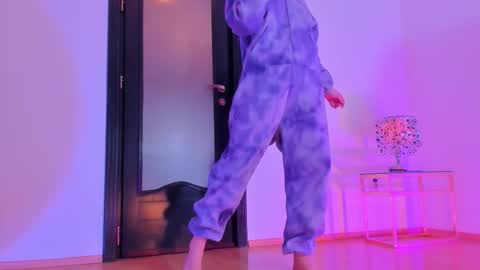 Snapshot of peanaughty chatting on 02-10-26, 06:06 Kate online show from 02-10-26, 06:06