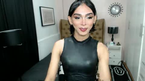 Snapshot of pearlmoore chatting on 02-02-25, 03:17 Pearl online show from 02-02-25, 03:17