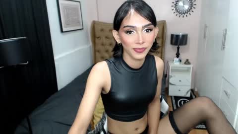 Snapshot of pearlmoore chatting on 02-02-25, 09:23 Pearl online show from 02-02-25, 09:23