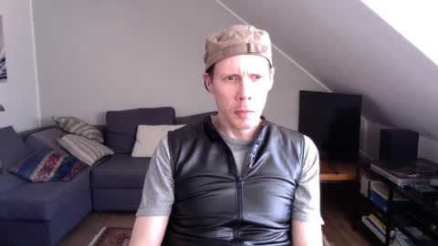 Snapshot of pedrohh chatting on 03-09-25, 03:05 Arno online show from 03-09-25, 03:05