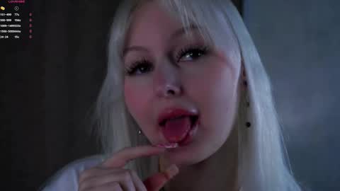 Snapshot of peek_in_my_window chatting on 10-04-25, 02:09 tony online show from 10-04-25, 02:09