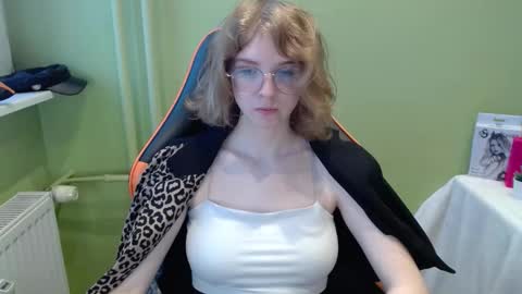 Snapshot of penny_lust chatting on 11-26-25, 07:42 Penny online show from 11-26-25, 07:42