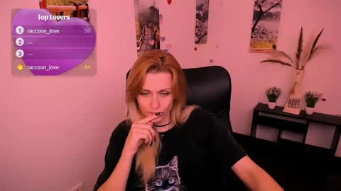 Mia online show from 09-19-25, 04:58