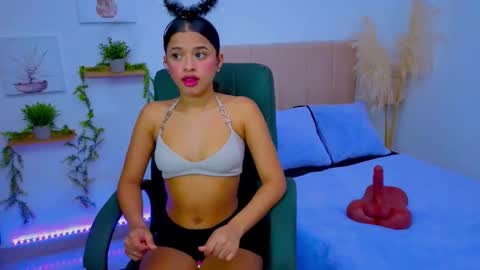 Snapshot of pequitasmedusa9 chatting on 10-17-25, 06:32 pequitasmedusa9 online show from 10-17-25, 06:32