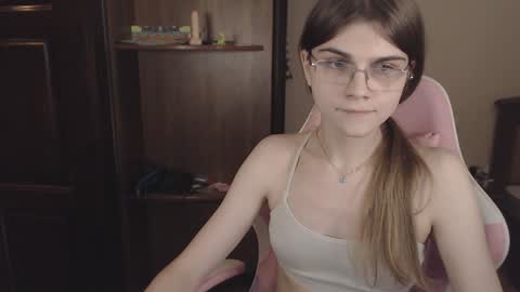 Snapshot of peralez_f chatting on 12-04-24, 12:30 Farida online show from 12-04-24, 12:30