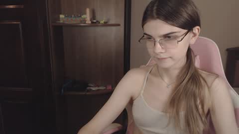 Snapshot of peralez_f chatting on 12-10-24, 11:19 Farida online show from 12-10-24, 11:19