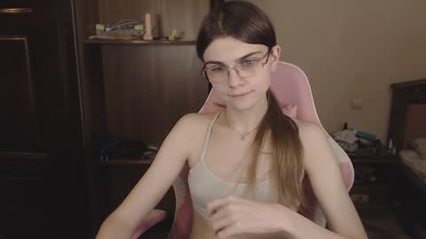 Snapshot of peralez_f chatting on 12-15-24, 01:46 Farida online show from 12-15-24, 01:46