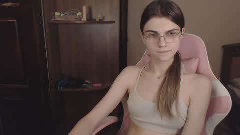 Snapshot of peralez_f chatting on 12-21-24, 01:36 Farida online show from 12-21-24, 01:36