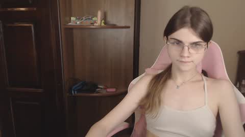 Snapshot of peralez_f chatting on 12-27-24, 03:31 Farida online show from 12-27-24, 03:31