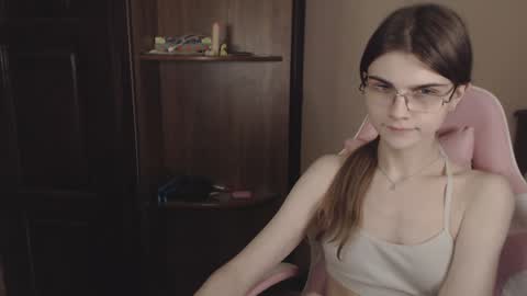 Snapshot of peralez_f chatting on 12-28-24, 02:33 Farida online show from 12-28-24, 02:33