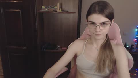 Snapshot of peralez_f chatting on 01-05-25, 12:52 Farida online show from 01-05-25, 12:52