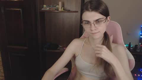 Snapshot of peralez_f chatting on 01-06-25, 02:26 Farida online show from 01-06-25, 02:26