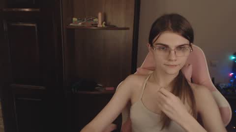 Snapshot of peralez_f chatting on 01-10-25, 04:12 Farida online show from 01-10-25, 04:12