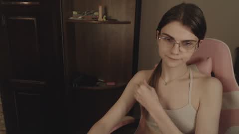 Snapshot of peralez_f chatting on 01-11-25, 08:22 Farida online show from 01-11-25, 08:22