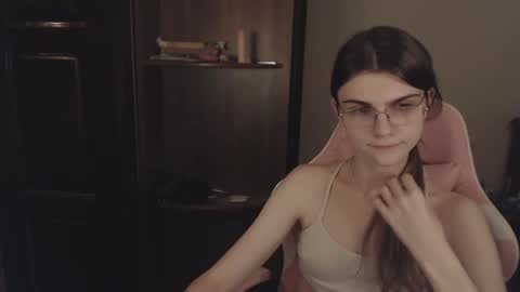 Snapshot of peralez_f chatting on 01-16-25, 02:19 Farida online show from 01-16-25, 02:19