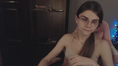 Snapshot of peralez_f chatting on 01-21-25, 02:11 Farida online show from 01-21-25, 02:11