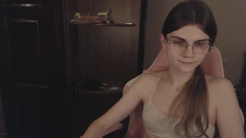 Snapshot of peralez_f chatting on 01-29-25, 01:27 Farida online show from 01-29-25, 01:27