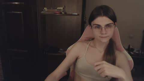 Snapshot of peralez_f chatting on 01-30-25, 03:11 Farida online show from 01-30-25, 03:11