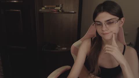 Snapshot of peralez_f chatting on 02-01-25, 02:05 Farida online show from 02-01-25, 02:05