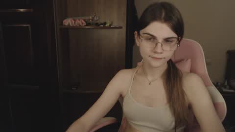 Snapshot of peralez_f chatting on 02-10-25, 12:08 Farida online show from 02-10-25, 12:08