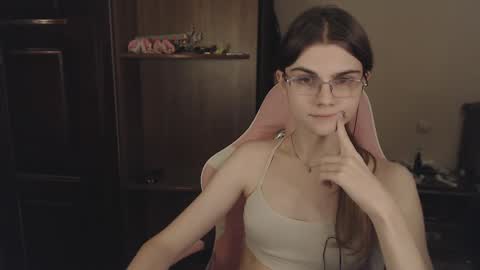 Snapshot of peralez_f chatting on 02-11-25, 01:52 Farida online show from 02-11-25, 01:52