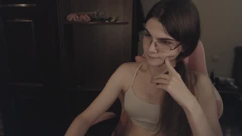 Snapshot of peralez_f chatting on 02-17-25, 12:54 Farida online show from 02-17-25, 12:54