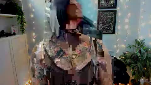 Snapshot of perfect_gabbie chatting on 10-25-25, 08:11 Gabbie online show from 10-25-25, 08:11