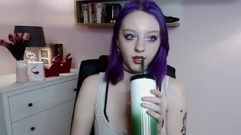 Madeline online show from 03-09-25, 02:43