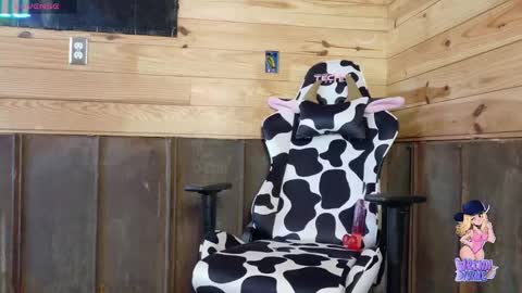 Wrenn Divine online show from 01-08-25, 05:48