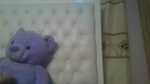 Snapshot of periwinkle20 chatting on 04-12-26, 04:45 Taurus online show from 04-12-26, 04:45