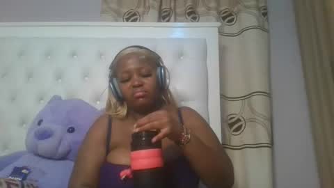 Snapshot of periwinkle20 chatting on 04-15-26, 06:37 Taurus online show from 04-15-26, 06:37