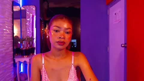 Snapshot of perla_st chatting on 02-20-25, 12:15 Perla online show from 02-20-25, 12:15