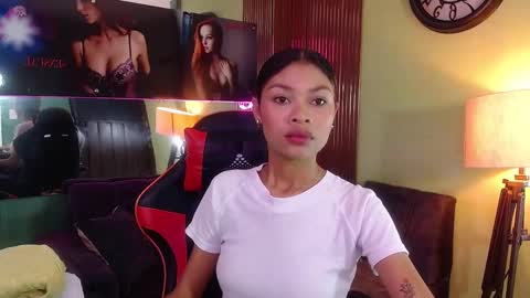 Snapshot of perla_st chatting on 09-15-25, 08:31 Perla online show from 09-15-25, 08:31