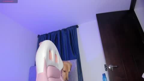 Perla online show from 10-28-25, 01:20