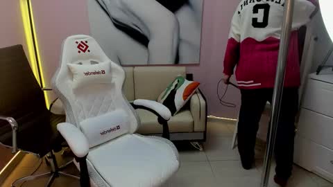 horror flying on the wings of the night.... online show from 12-22-25, 03:53