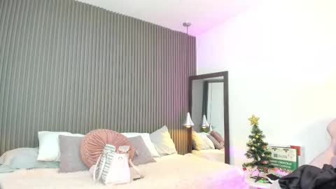 Lizza online show from 12-14-25, 11:37