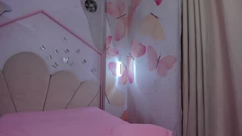 LAURA  online show from 01-21-25, 02:05