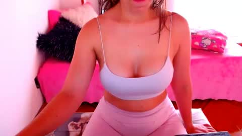 Snapshot of perverthotgirl chatting on 02-05-25, 09:18 linda online show from 02-05-25, 09:18