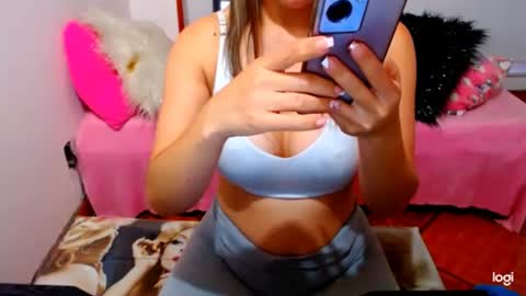 Snapshot of perverthotgirl chatting on 03-10-25, 11:06 linda online show from 03-10-25, 11:06