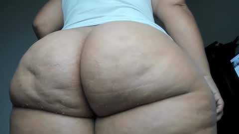 Snapshot of pervertt_mommy chatting on 02-05-26, 08:52 Alexandra online show from 02-05-26, 08:52