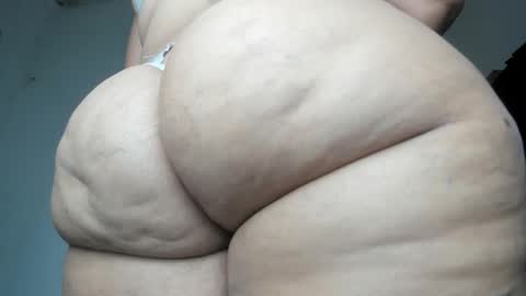 Snapshot of pervertt_mommy chatting on 02-08-26, 04:32 Alexandra online show from 02-08-26, 04:32