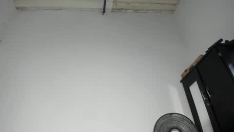 Snapshot of pervertt_mommy chatting on 02-14-26, 09:11 Alexandra online show from 02-14-26, 09:11