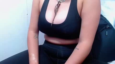 Snapshot of pervertt_nicole chatting on 01-26-25, 02:08  Nicole   online show from 01-26-25, 02:08