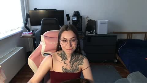 petal_dust_ online show from 03-30-26, 02:18