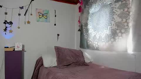 Rose online show from 09-18-25, 06:54