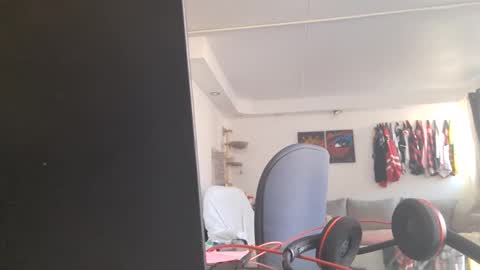 Snapshot of peterskinny24 chatting on 10-28-25, 05:48         ttps VF8L9ABFMref wl share online show from 10-28-25, 05:48