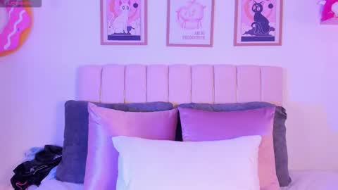 Snapshot of petit_rosseowo chatting on 10-31-25, 02:45 Im Rosse but u can call me Rossie or Rosita . online show from 10-31-25, 02:45